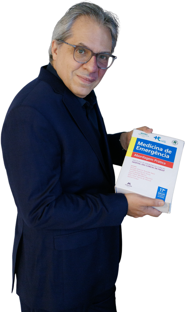 Dr. Rodrigo Brandão com o livro Medicina de Emergência